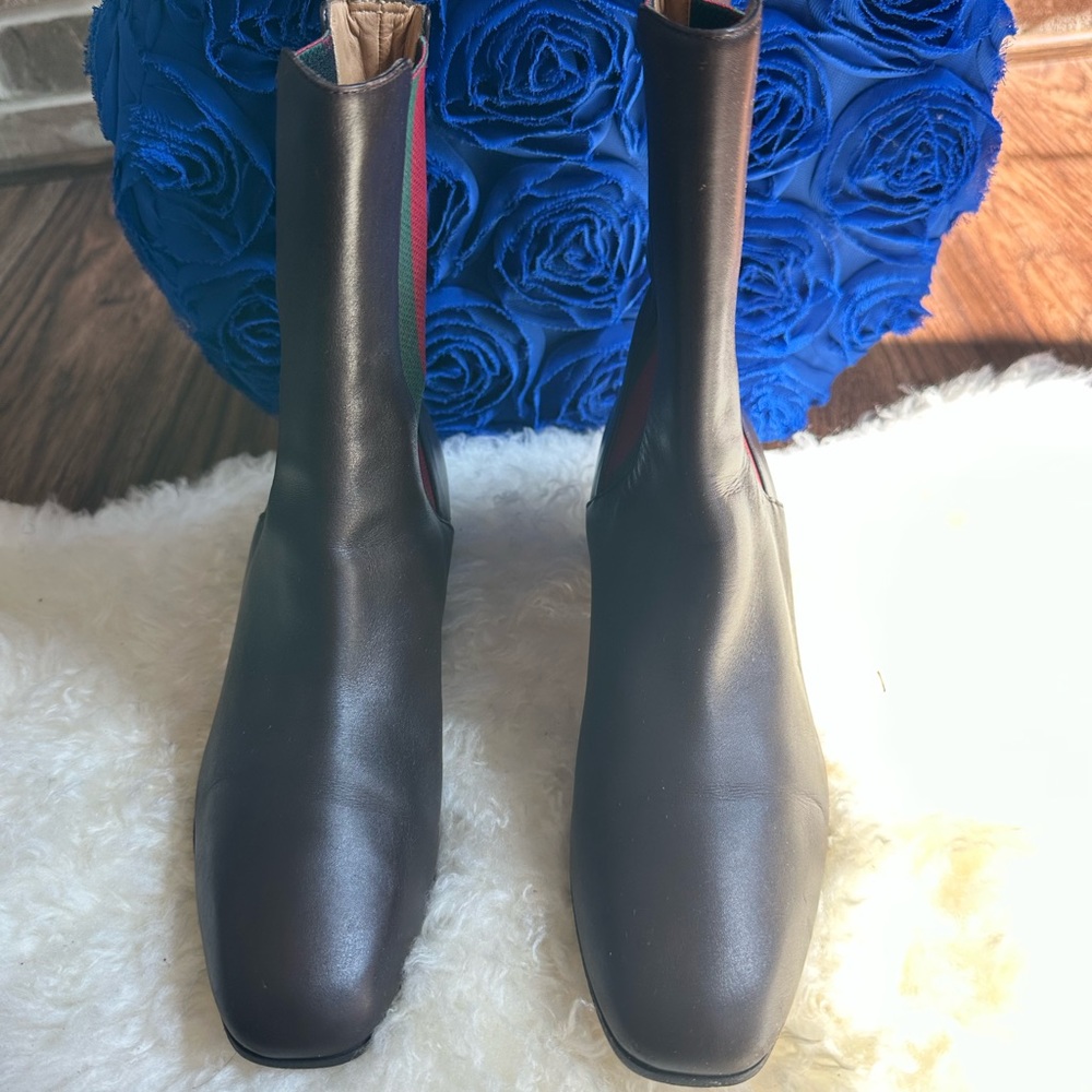 - [ ] GUCCI BROWN LEATHER WEB ACCENT CHELSEA BOOTS - 37 1/2 authentic